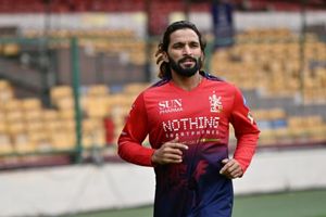रजत पाटीदार के विस्फोटक खेल ने इन 4 भारतीयों की उड़ाई नींद, 3 IPL कप्तान हैं शामिल SportsTak Hindi