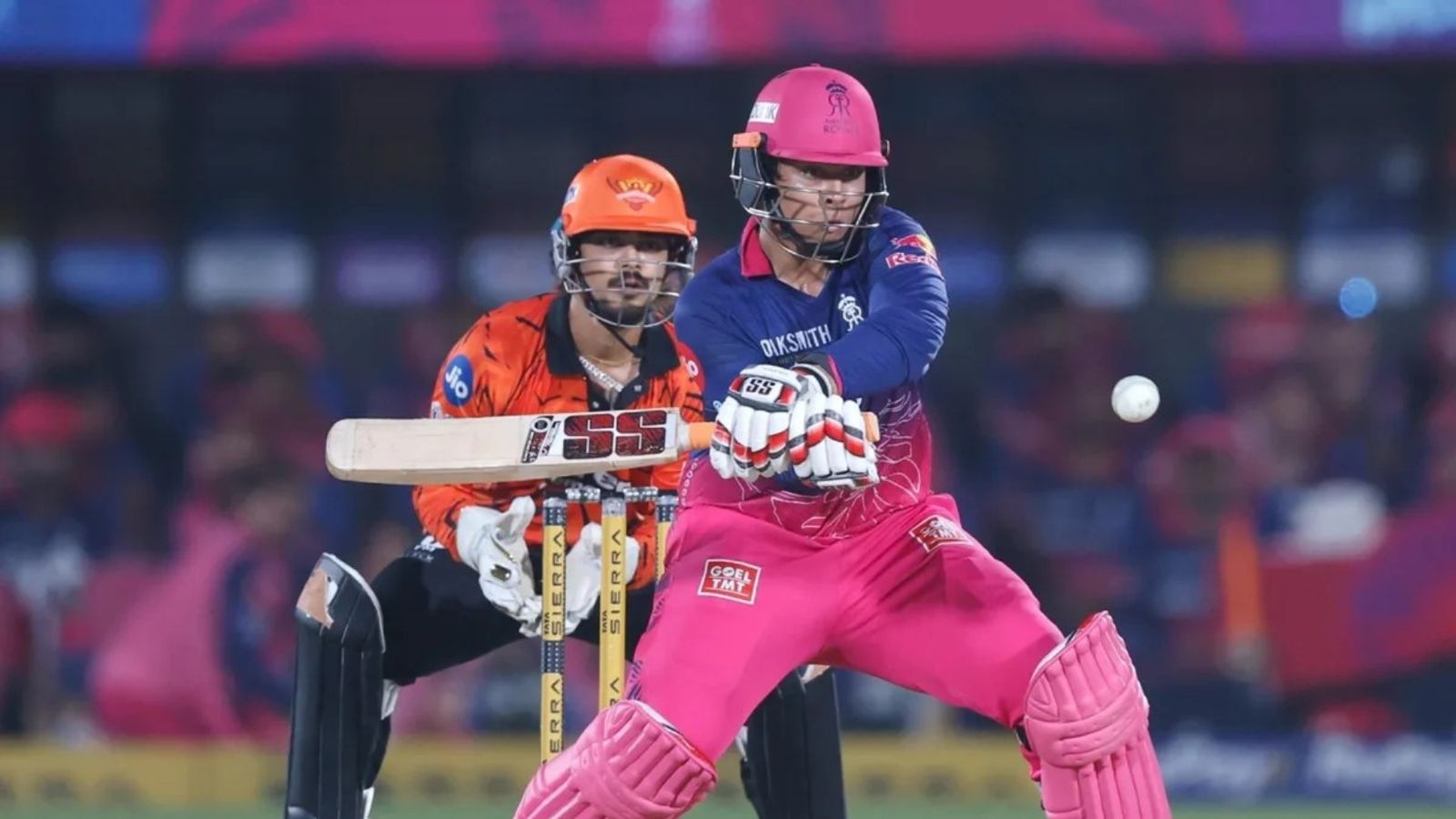 SRH vs RR एलिमिनेटर मैच में कैसा रहेगा मौसम, पिच रिपोर्ट, लाइव स्ट्रीमिंग, हेड टू हेड रिकॉर्ड और प्लेइंग इलेवन की डिटेल्स सनराइजर्स हैदराबाद ने आईपीएल 2026 में दो बार राजस्थान रॉयल्स को हराया है.