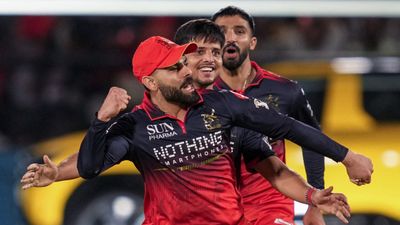 RCB का कैसे बदला खेल, इस पर किताब लिखो, 6 आईपीएल ट्रॉफी जीतने वाले ने क्यों कहा ऐसा IPL 2026, RCB Won 1st Qualifier