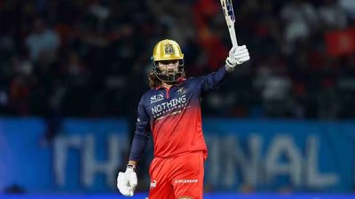 'हम तुम्हारे लिए आ रहे हैं', RCB के IPL फाइनल में पहुंचने के बाद कप्तान पाटीदार ने किसे दी चेतावनी? SportsTak Hindi