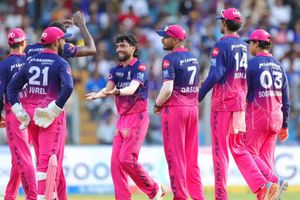 IPL 2026 : RR vs SRH में अब एक टीम और होगी बाहर, जीतने वाली को भी नहीं मिलेगा फाइनल का टिकट, जानें क्या है प्लेऑफ का खेल ? SportsTak Hindi