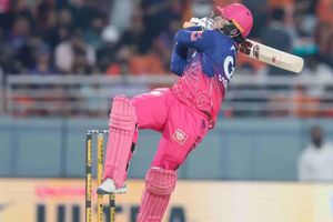 वैभव सूर्यवंशी बने IPL के एक सीजन में सबसे ज्यादा छक्के लगाने वाले बल्लेबाज, क्रिस गेल का रिकार्ड किया ध्वस्त SportsTak Hindi