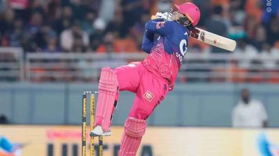 वैभव सूर्यवंशी बने IPL के एक सीजन में सबसे ज्यादा छक्के लगाने वाले बल्लेबाज, क्रिस गेल का रिकार्ड किया ध्वस्त SportsTak Hindi