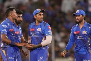 हार्दिक पंड्या की छुट्टी होने पर कौन बनेगा मुंबई इंडियंस का कप्तान, रेस में सबसे आगे यह सूरमा SportsTak Hindi