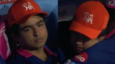 RR के IPL 2026 से बाहर होने के बाद डगआउट में बैठ खूब रोए वैभव सूर्यवंशी, हर किसी की आंखों में आंसू ला देगा ये Video SportsTak Hindi