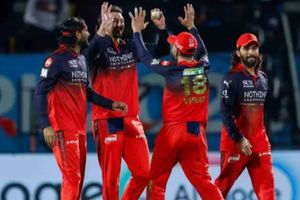 RCB को जीतना है IPL का फिर से खिताब तो भूल से भी नहीं करनी होगी ये गलती, 3 फाइनल की हार से जुड़ा गहरा 'घाव', जानें क्या है मामला ? SportsTak Hindi