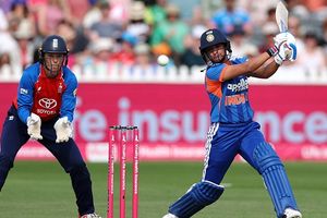 IND vs ENG : फ्रेया कैंप के आगे महिला टीम इंडिया ने टेके घुटने, दूसरे T20I में जीत से इंग्लैंड ने बचाई सीरीज SportsTak Hindi