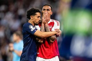 Champions League Final: गैब्रियल की उड़ती किक से टूटा आर्सेनल का सपना, पेनल्टी शूटआउट में जीतकर पीएसजी बनी यूरोप की चैंपियन SportsTak Hindi