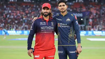 RCB vs GT, IPL 2026 Final: पिच रिपोर्ट, वेदर अपडेट, हेड टू हेड रिकॉर्ड, प्लेइंग XI और लाइव स्ट्रीमिंग की डिटेल्स यहां देखें SportsTak Hindi