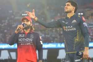 IPL 2026 Final: RCB vs GT मैच से पहले येलो अलर्ट जारी, फाइनल धुला तो जानें कौन बनेगा चैंपियन? SportsTak Hindi