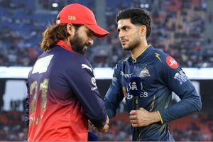 RCB vs GT : IPL फाइनल मुकाबले में फिल साल्ट को मौका मिला या नहीं? जानें दोनों टीमों की Playing XI SportsTak Hindi