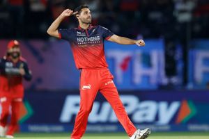 भुवनेश्वर कुमार ने 36 की उम्र में कैसे IPL 2026 में बल्लेबाजों पर बरपाया कहर, बोले- बहुत आसान होगा कहना कि... SportsTak Hindi
