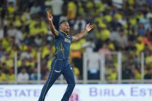 IPL 2026 Purple Cap Winner : भुवनेश्वर को पछाड़ रबाडा ने जीती पर्पल कैप, जानें कितनी रकम मिली ? SportsTak Hindi