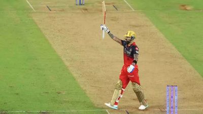 'विराट से सीखे कैसे खेला जाता है टी20 क्रिकेट', RCB के लगातार दूसरा खिताब जीतने के बाद गरजे कोहली के बचपन के कोच SportsTak Hindi