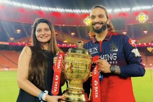 'धोनी और रोहित शर्मा जैसे कप्तान हैं रजत पाटीदार', RCB के दूसरी बार IPL जीतने पर सबा करीम ने क्यों कहा ऐसा ? SportsTak Hindi