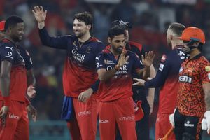 RCB हेड कोच को 36 साल के इस भारतीय के खेल ने चौंकाया, कहा- कोहली की बात करते हैं लेकिन... SportsTak Hindi