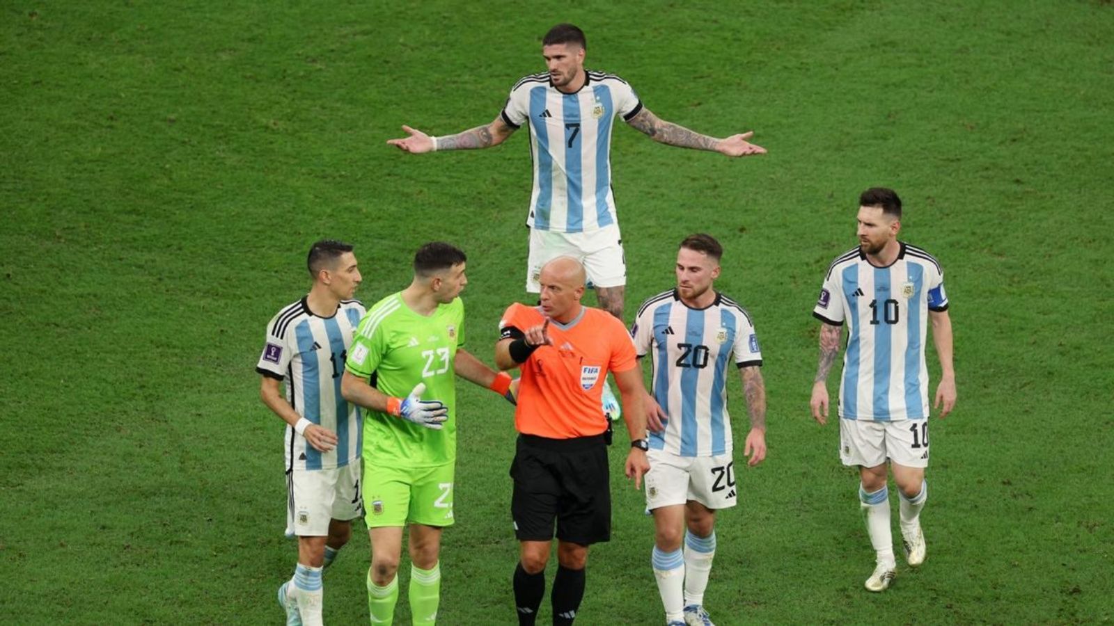 FIFA World Cup 2026 से पहले बदले फुटबॉल से जुड़े 8 नियम, जानिए क्या-क्या बदलाव हुए फुटबॉल वर्ल्ड कप 2026 से पहले कुुछ नियम बदले हैं. (Photo: Getty)