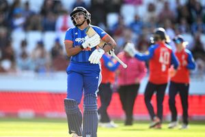 टीम इंडिया को T20 WC से पहले इंग्लैंड ने पीटा, चौथे-पांचवें नंबर के बल्लेबाजों के दम पर 6 विकेट से दी मात, जीती सीरीज SportsTak Hindi