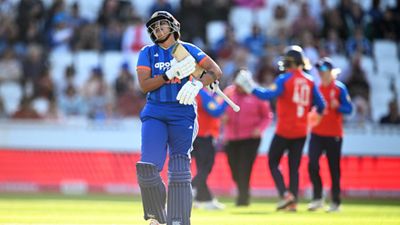 टीम इंडिया को T20 WC से पहले इंग्लैंड ने पीटा, चौथे-पांचवें नंबर के बल्लेबाजों के दम पर 6 विकेट से दी मात, जीती सीरीज SportsTak Hindi