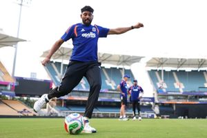 IND vs AFG: मोहम्मद सिराज का अफगानिस्तान टेस्ट खेलना मुश्किल, इस सूरमा की खुल सकती है किस्मत SportsTak Hindi