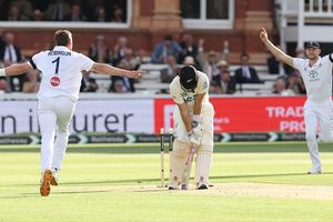 ENG vs NZ : 140 पर अंग्रेजों को ढेर करने के बावजूद संकट में फंसी न्यूजीलैंड, लॉर्ड्स में जैमीसन और रॉबिनसन की गेंदों का चला जादू SportsTak Hindi