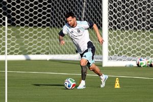 FIFA World Cup के इतिहास में किस खिलाड़ी ने दागे सबसे ज्यादा गोल? यहां देखें टॉप-5 की लिस्ट SportsTak Hindi