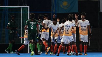 U-18 Asia Cup : भारत ने पाकिस्तान को रौंदकर फाइनल में बनाई जगह, हॉकी के मैदान पर 8 मिनट में पलटी बाजी Players during the India-Pakistan match