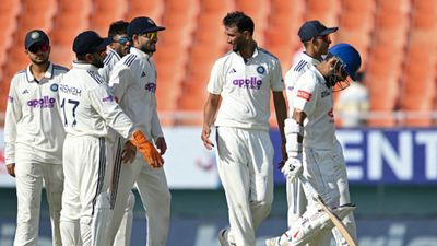 IND vs AFG Test: अफगानिस्तान पर फॉलोऑन का खतरा, बल्लेबाजों के धमाल के बाद सुथार-कृष्णा ने भारत को किया मजबूत SportsTak Hindi
