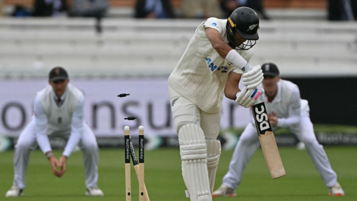 rachin ravindra bowled