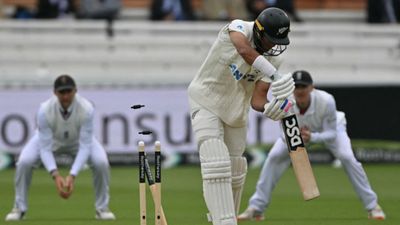 ENG vs NZ: इंग्लैंड ने न्यूजीलैंड को 115 रन से रौंदा, एटकिंसन की स्विंग ने किया कमाल, 138 पर सिमटी कीवी टीम SportsTak Hindi