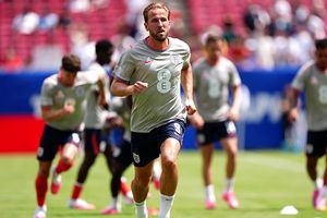 FIFA World Cup 2026: इंग्लैंड टीम के पहुंचने से पहले ट्रेनिंग बेस के पास अंधाधुंध गोलीबारी, 9 लोग हुए घायल, टूर्नामेंट की सुरक्षा तैयारियों पर खड़े हुए सवाल SportsTak Hindi
