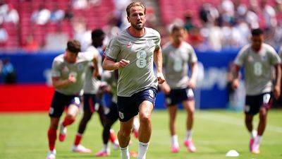 FIFA World Cup 2026: इंग्लैंड टीम के पहुंचने से पहले ट्रेनिंग बेस के पास अंधाधुंध गोलीबारी, 9 लोग हुए घायल, टूर्नामेंट की सुरक्षा तैयारियों पर खड़े हुए सवाल SportsTak Hindi