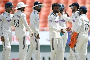 मानव सुथार के ऐतिहासिक छह विकेट के दम पर भारत ने अफगानिस्तान को किया 152 रन पर ढेर , 412 रन की बढ़त हासिल कर दिया फॉलोऑन SportsTak Hindi