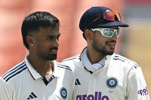 मोहम्मद निसार से मानव सुथार तक, ये हैं टेस्ट डेब्यू में फाइफर लेने वाले सभी 10 भारतीय गेंदबाज SportsTak Hindi