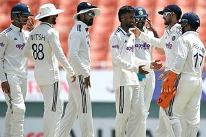 IND vs AFG: टेस्ट डेब्यू में छाए मानव सुथार, भारत ने तीन दिन में जीता टेस्ट, अफगानिस्तान को पारी और 300 रन से हराया SportsTak Hindi