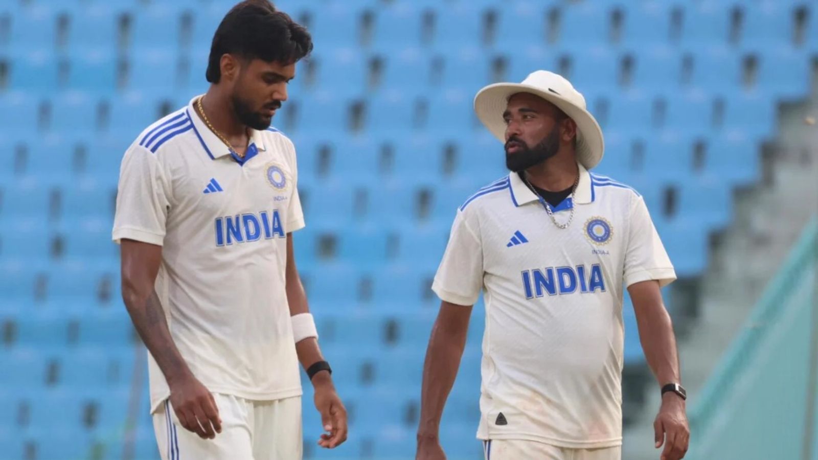 स्कूल से ब्रेक और बास्केटबॉल पसंद न आने पर खेलना शुरू किया क्रिकेट, टीम इंडिया में मिली जगह, जानिए 26 साल के धुरंधर की कहानी गुरनूर बराड़ (बाएं) इंडिया ए की तरफ से खेल चुके हैं. (Photo: BCCI)