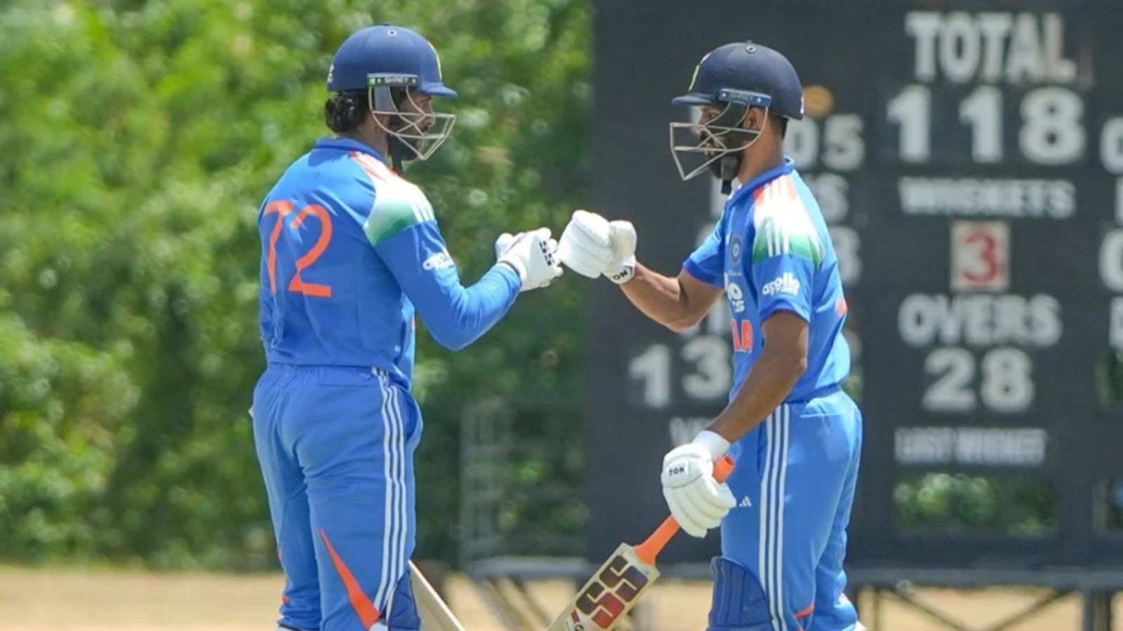 IND A vs SL A: गायकवाड़ के शतक और गेंदबाजों के कमाल से जीती टीम इंडिया, श्रीलंका को भारी पड़ा 32 रन में 5 विकेट गंवाना ऋतुराज गायकवाड़ और तिलक वर्मा. (Photo: SLC)