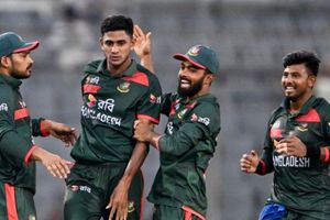 BANvsAUS: बांग्लादेश ने दूसरी बार ऑस्ट्रेलिया को वनडे में दी मात, पेस बैटरी के दम पर 21 साल बाद मिली जीत SportsTak Hindi