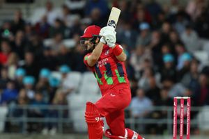 IPL 2026 में 2 मैच खेलने वाले ने इंग्लैंड में बरपाया कहर, 14 छक्के-चौकों से 85 रन कूट टीम को दिलाई आतिशी जीत SportsTak Hindi