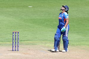 T20 World Cup 2026 से पहले हरमनप्रीत की भारतीय टीम के इंग्लैंड ने छुड़ाए पसीने, वार्म अप मैच में पांच रन से दी मात SportsTak Hindi