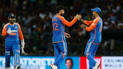 टीम इंडिया को मिली बड़ी राहत, स्टार ऑलराउंडर की सर्जरी रही सफल, खुद से दी अपडेट Riyan Parag of India celebrates the wicket