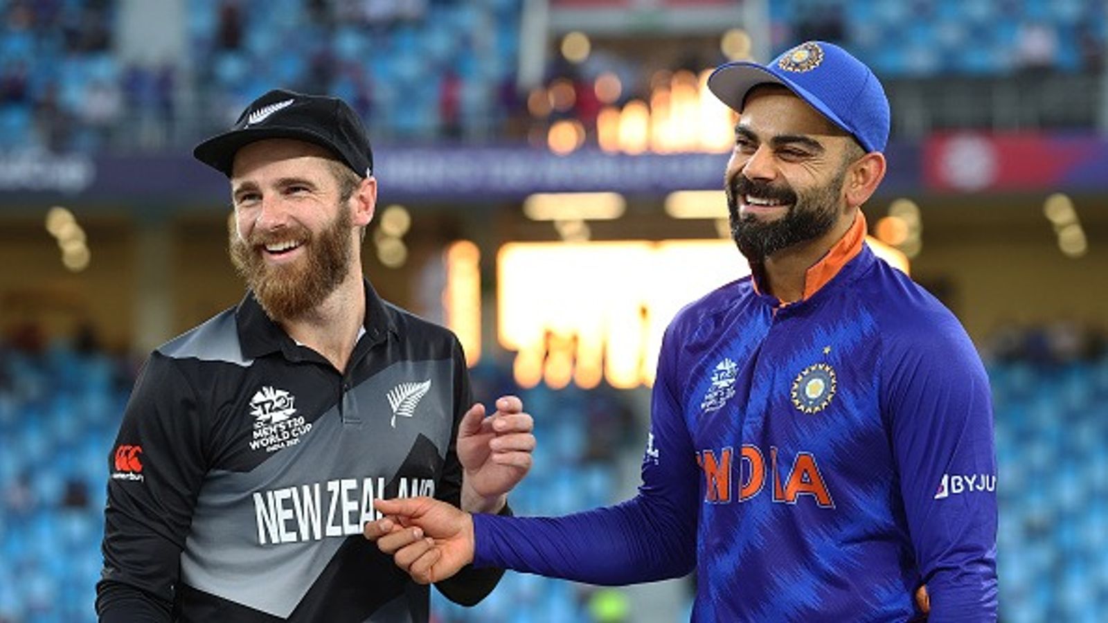 केन विलियमसन के रिटायरमेंट पर विराट कोहली ने किया दिल जीतने वाला पोस्ट, कहा - उसके खिलाफ खेलना हमेशा... 2021 टी20 वर्ल्ड कप के दौरान विराट कोहली और केन विलियमसन
