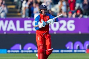 Women's T20 WC : डैनी व्याट के शतक से इंग्लैंड का वर्ल्ड कप में धांसू आगाज, श्रीलंका को 87 रन से बुरी तरह धोया SportsTak Hindi