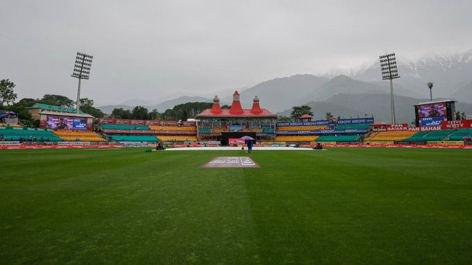IND vs AFG मैच में बारिश के चलते टॉस में देरी, जानें कितने बजे से कटने लगेंगे ओवर्स और क्या है कट ऑफ टाइम ? धर्मशाला का मैदान
