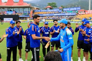 IND vs AFG: टीम इंडिया ने 2 खिलाड़ियों का कराया ODI डेब्यू, एक पेस तो दूसरा स्पिन का संभालेगा जिम्मा SportsTak Hindi