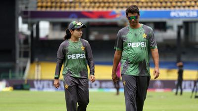 INDvsPAK: पाकिस्तानी कप्तान भारत के खिलाफ मैच से पहले घायल, साथी खिलाड़ी ने कर दिया चोटिल SportsTak Hindi