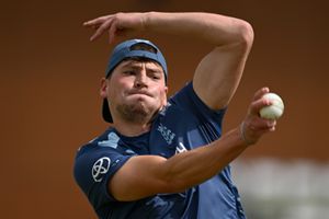 ENGvsNZ: इंग्लैंड के लिए दूसरे टेस्ट से पहले बढ़ी मुसीबत, 7 विकेट लेने वाला बॉलर चोटिल, इस नए चेहरे को मौका SportsTak Hindi