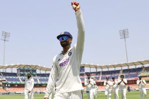 मानव सुथार ने इंग्लैंड में भी चलाया जादू, इस टीम के लिए गेंद और बल्ले दोनों से किया कमाल SportsTak Hindi