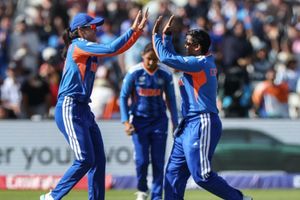 IND W vs PAK W: मांधना की फिफ्टी और दीप्ति के पंजे के आगे पाकिस्तान का सरेंडर, भारत 64 रन से जीता SportsTak Hindi
