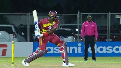 SL vs WI : होल्डर के तूफान और जोसेफ के 'पंजे' में फंसी श्रीलंका, वेस्ट इंडीज ने घर पर जीती T20I सीरीज Jason Holder plays a shot during the match